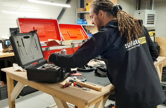 Milan apparaat, keuring door Youri